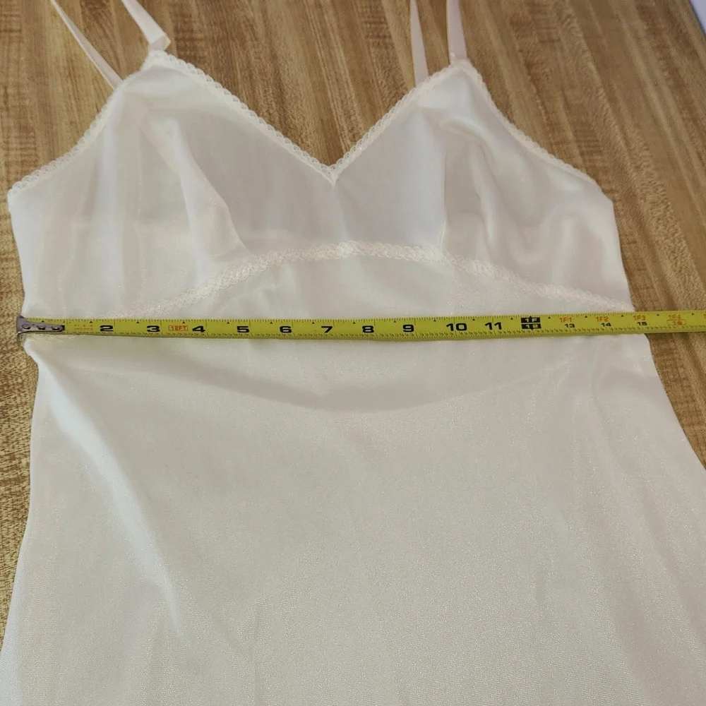 VTG LORRAINE Women’s Lace Trim Full Slip Nightgown, size 36 Tall
